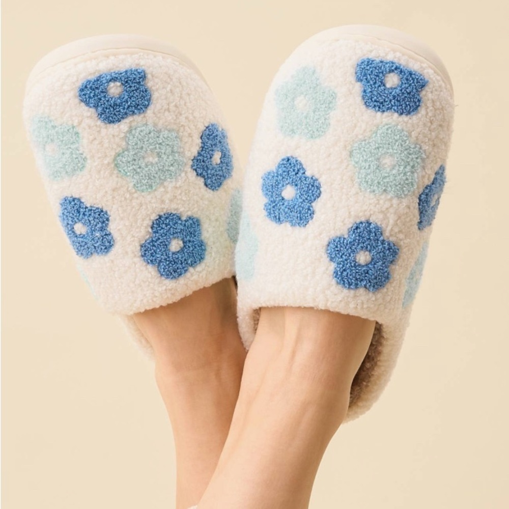 The Darling Effect Blue Flower Soft Fuzzy Hard Sole Lightweight Slippers - Picture 2 of 3